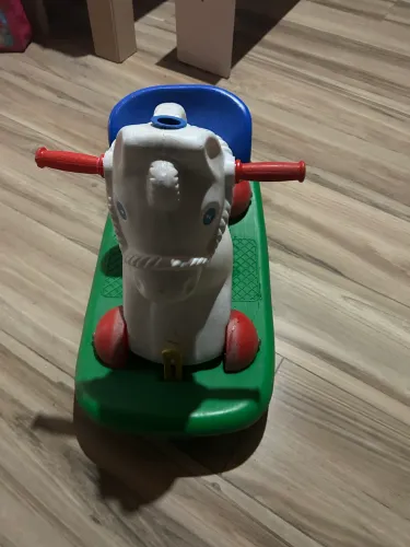 Cavalinho de balanço infantil