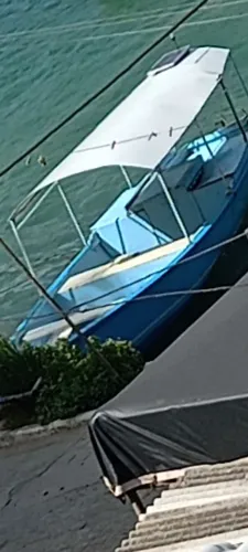 Vendo uma linda canoa.