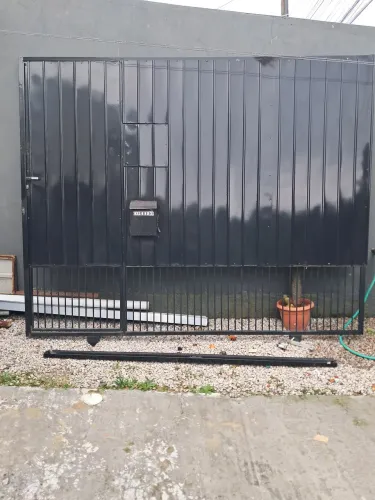 Portão de chapa