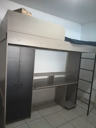 Cama de solteiro suspensa com colchão 