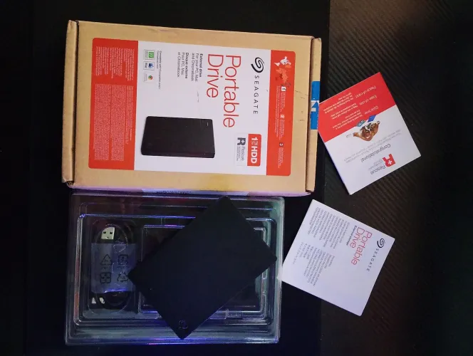 HD externo portátil Seagate 1TB novo