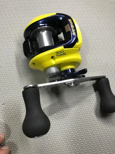 Carretilha Shimano Bay Game 300 Type G manivela direita