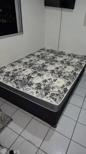 Cama de casal (semi-nova)