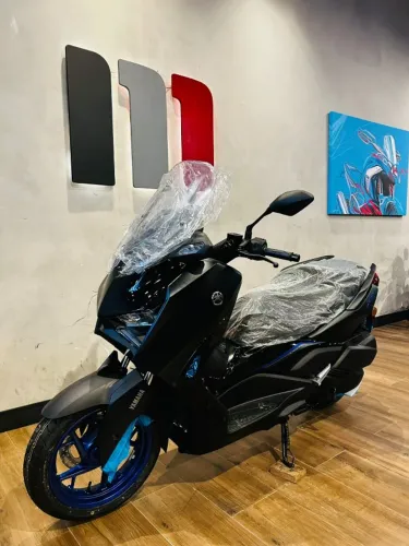 XMAX 300 CONNECTED 2026