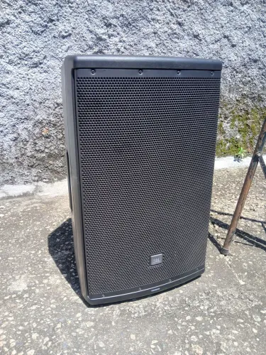 Caixa JBL EON 615