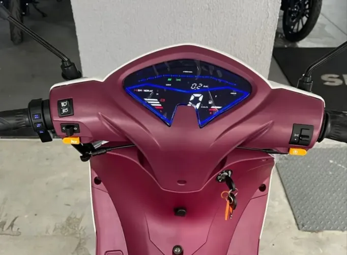 Vendo moto 9.000 ou negociar.