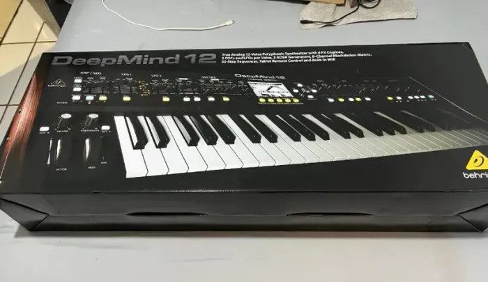 Teclado Sintetizador Behringer Deepmind 12