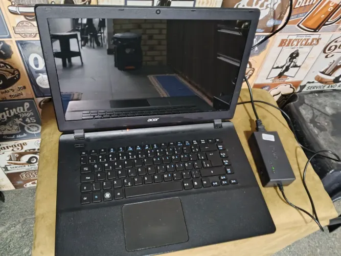 Acer Aspire E1-511-C38N com defeitos