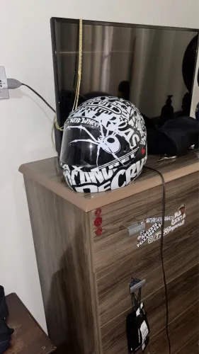 Capacete samarino adesivado 