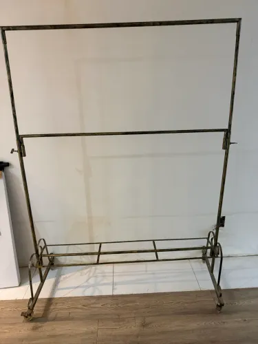 Arara de ferro para roupas