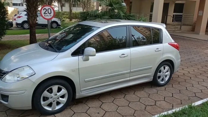 Nissan Tiida SL 1.8/1.8 Flex 16V Mec. 2012