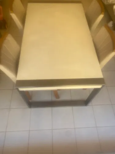 Mesa de Jantar com 4 cadeiras 