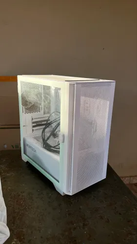 Gabinete gamer montech COM FANS
