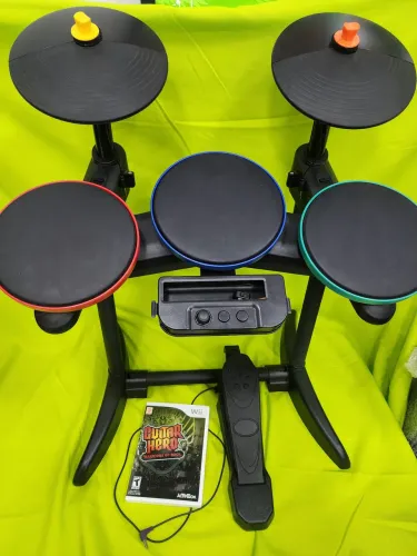 Bateria Wireless Activision para Nintendo Wii + Jogo Guitar Hero: Warriors of Rock