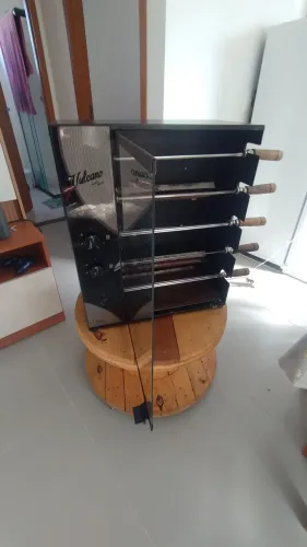 Churrasqueira a gás com espeto giratório!