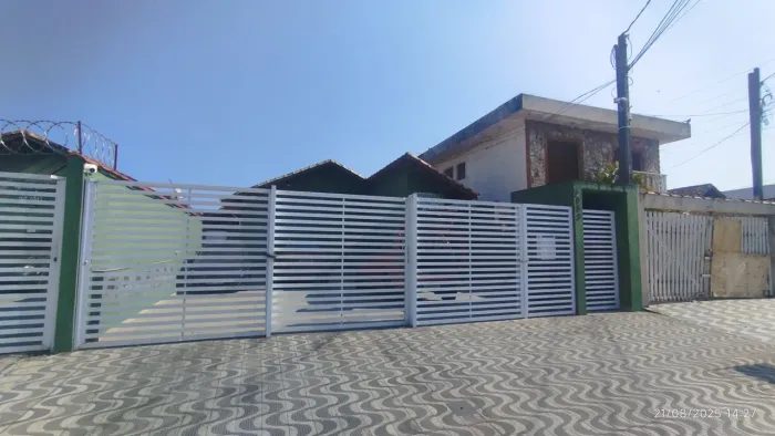 Casa em condomínio residencial Maracanã