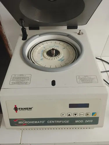 Centrífuga capilar Fanem Mod 2410