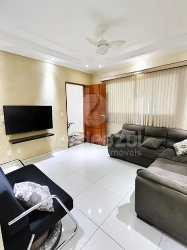 Casa com 2 quartos, 2 vagas de garagem próximo ao Parque Gabriel em Hortolândia-SP.
