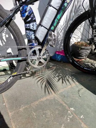 BICICLETA ELÉTRICA 60KM AUTONOMIA, BATEIRA 42V FUNCIONANDO BATERIA E MOTOR ESTÃO ÓTIMOS