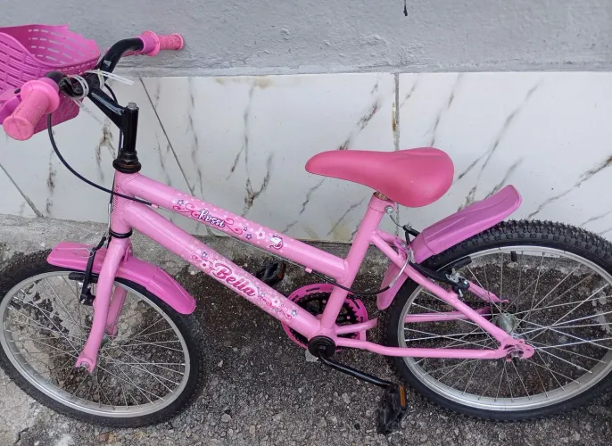 Bicicleta nova, usada 2 vezes tenho as rodinhas. Não entrego! Chamar no ZAP *