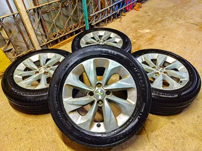 Rodas Aro 15" (Genuína) Gm-Chevrolet C/Pneus 185/65 R15" Aceito Cartão