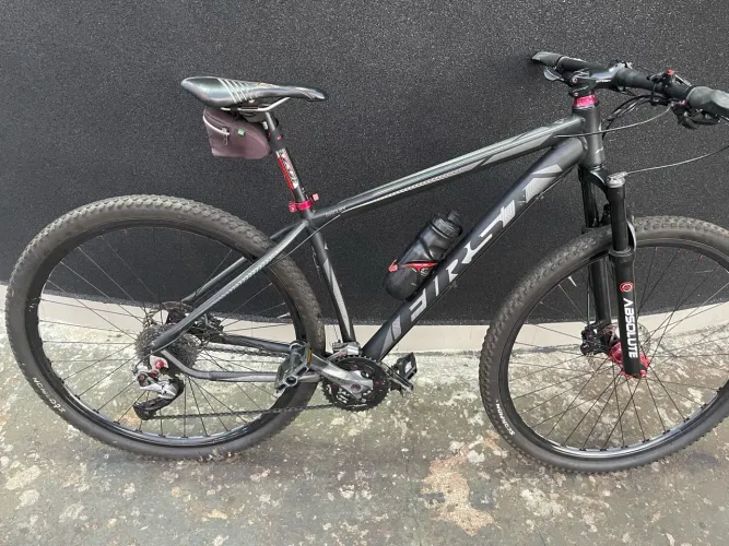 Vendo bike aro 29 feio a óleo
