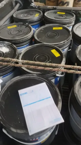 Tinta emborrachada branca
