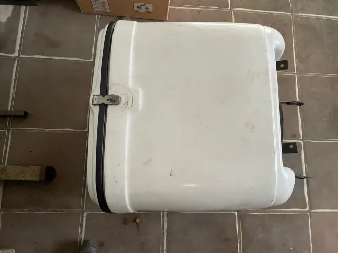 Baú 150L com ferragens $450