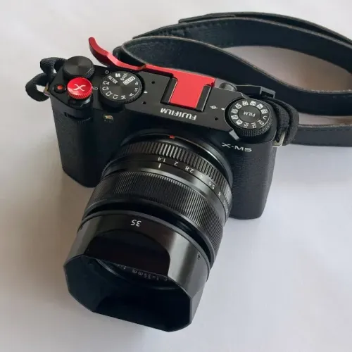 FUJIFILM X-M5 + LENTE FUJINON XF 35mm F. 1.4 R - AMBOS EM ESTADO DE NOVO