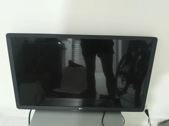 Smart TV LG 42" - Wi-Fi, YouTube e Netflix - Ótimo Estado