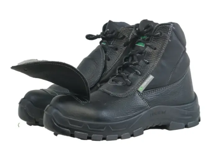 BOTA  MANOBREIRA BICO AÇO