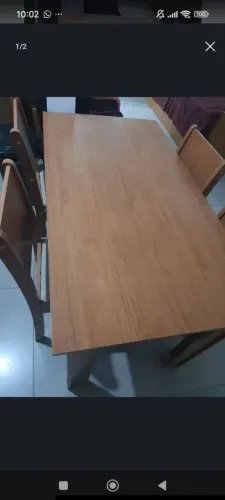 Vendo linda mesa semi nova com 4 cadeiras valor 490,00