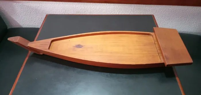 Barco em madeira para servir sushi.