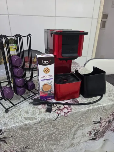 Cafeteira 3 corações + suporte de cápsula e algumas cápsulas