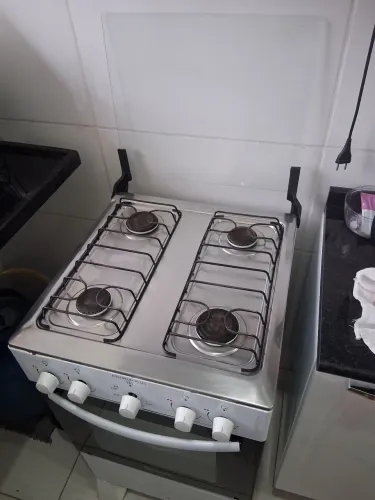 Fogão 4 bocas nao é automático 