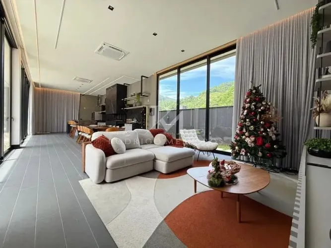 Casa em condomínio com 5 quartos em Itapema