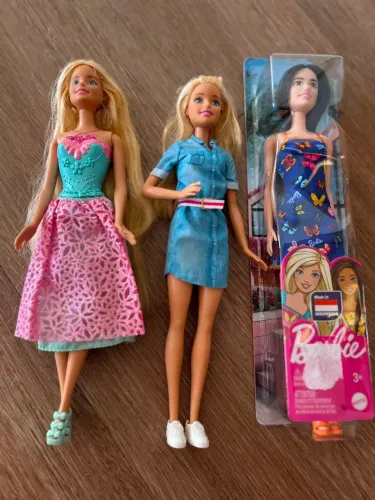 **Bonecas Barbie - Kit com 3 bonecas + acessórios extras!**