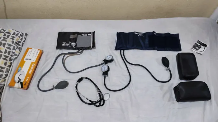 Kit 2 Esfigmomanômetro (Premium) + Estetoscópio (P.a. Med)