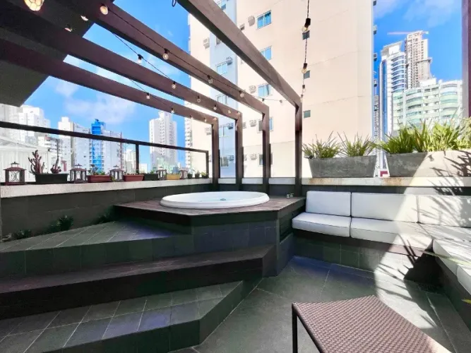 LINDA COBERTURA DUPLEX COM HIDROMASSAGEM EM BALNEÁRIO CAMBORIÚ ESTUDA PERMUTA ITAJAI BALNE