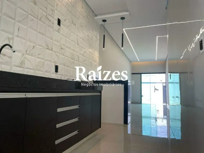 Casa Residencial à venda no Jardim Holanda com 2 quartos sendo 1 suíte em Uberlândia