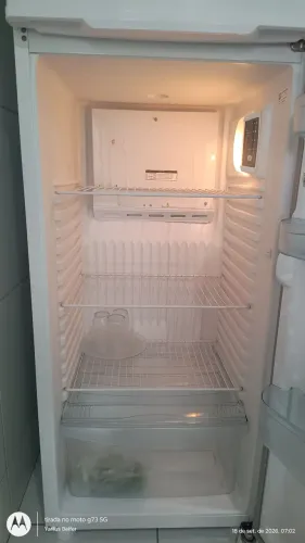 Geladeira Completamente nova