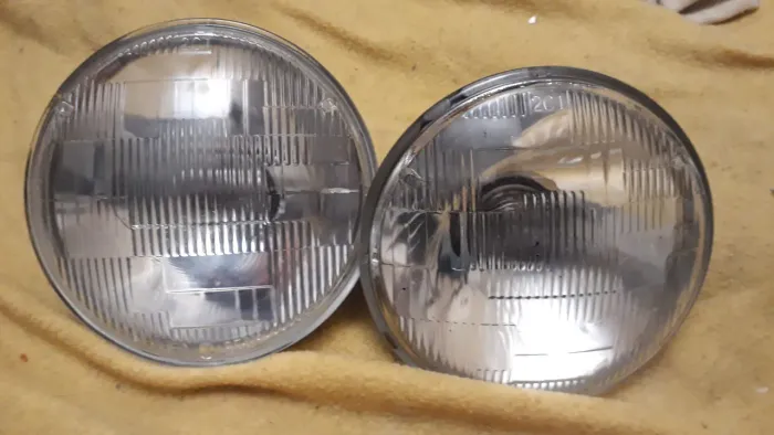 Faróis Sealed Beam 130mm modificado para usar lâmpadas H5 130mm