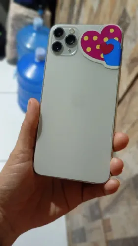 Vendo iPhone 11 Pro Max original R$1200