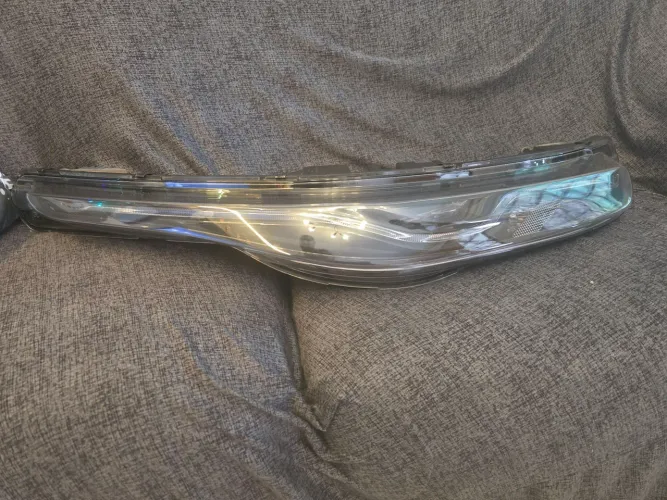 Farol Fiat Toro 22/23 lado direito