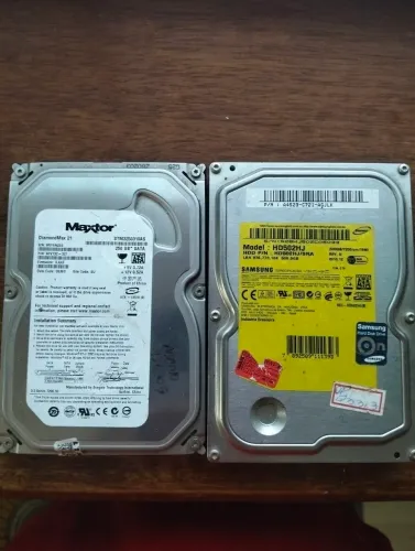 2 HD Interno 1 de 512MB e outro de 256 MB