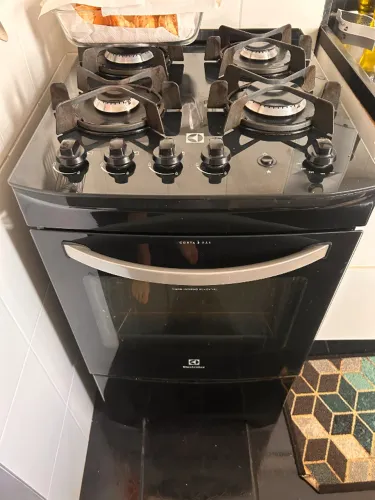 Fogão Electrolux 4 bocas com mesa de vidro