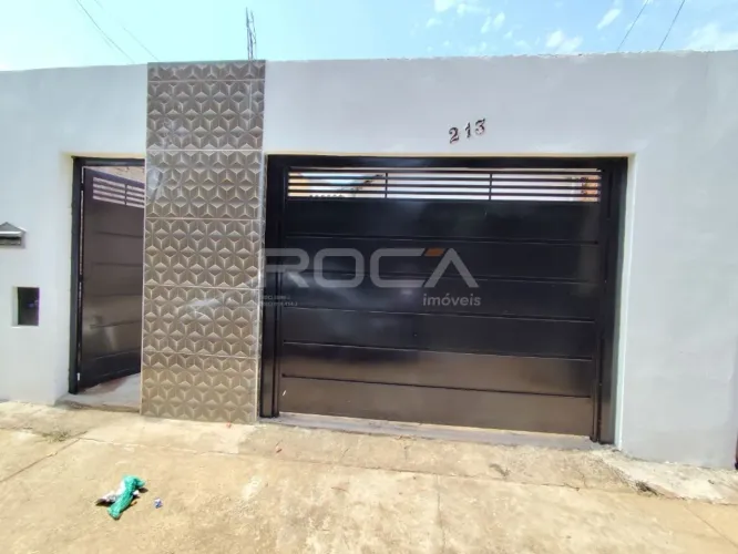 Casa Padrão com Piscina à Venda e Locação em São Carlos