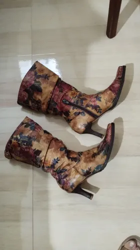 Bota de couro importada Tam .38