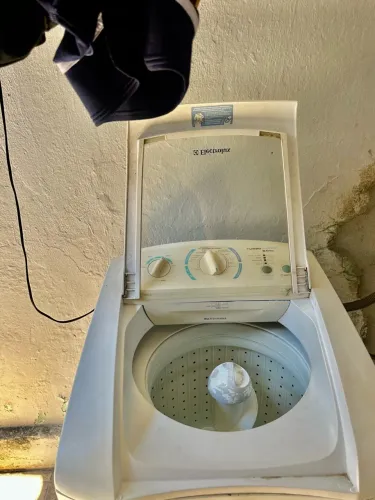 Máquina de lavar , lava e seca super bem conservada