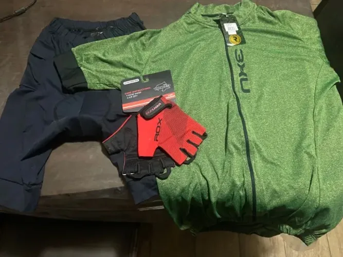 Kit Ciclista - Short, Bemuda, Luva, Tamanho G-GG - NOVO